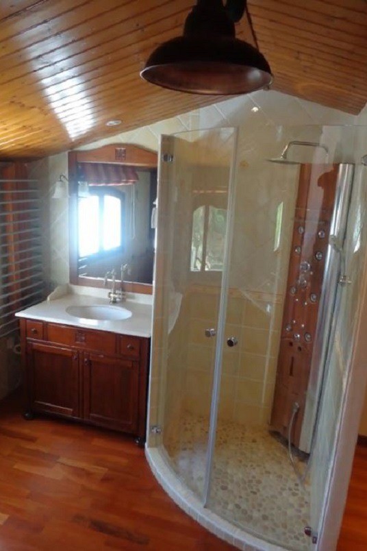 Shower room upstairs