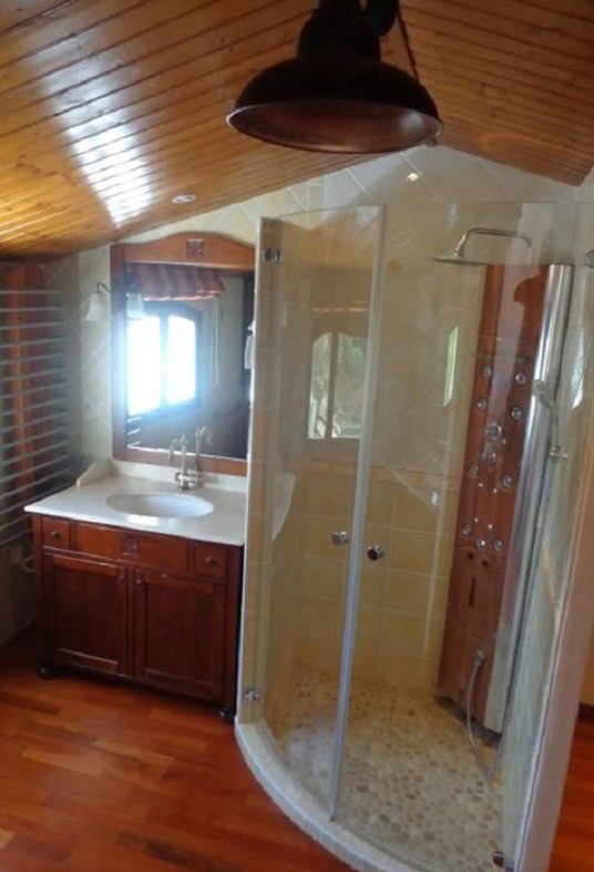 Shower room upstairs