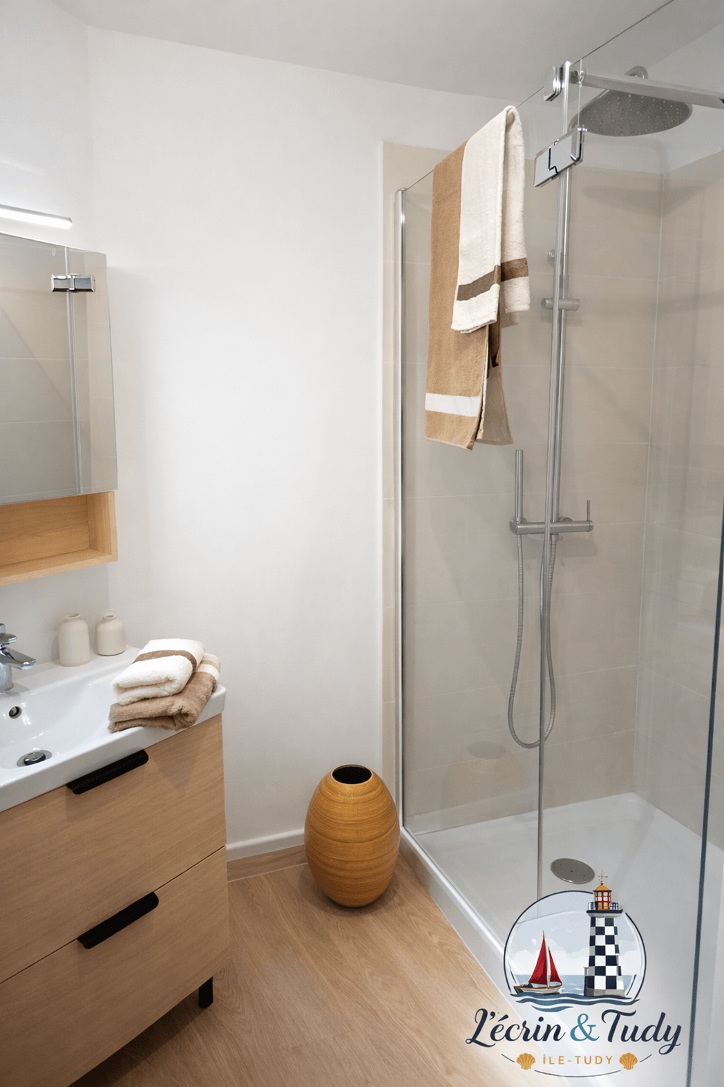 Salle d'eau avec WC au 1er étage