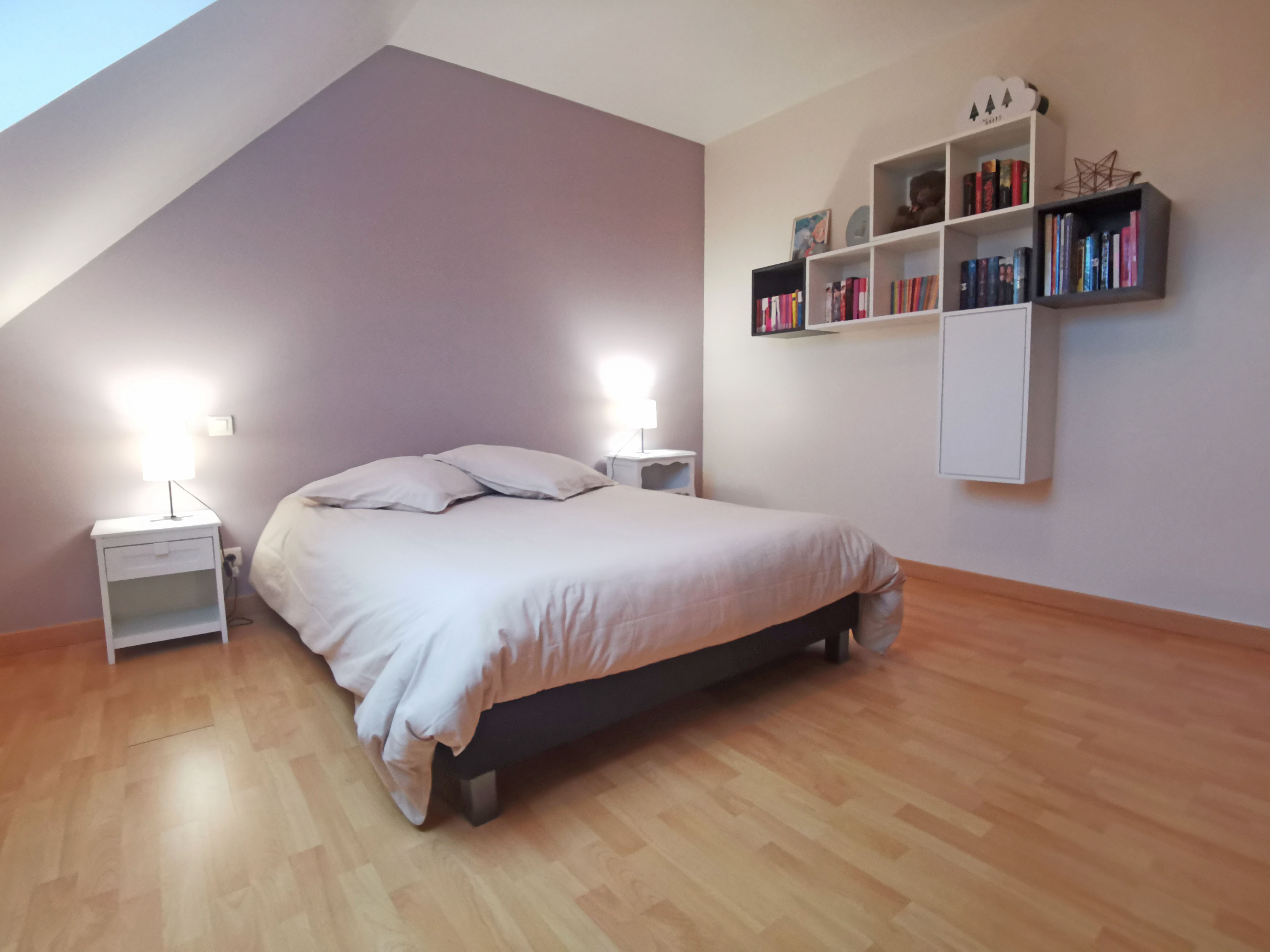 Upstairs is a second bedroom with 1 double bed (140cm).