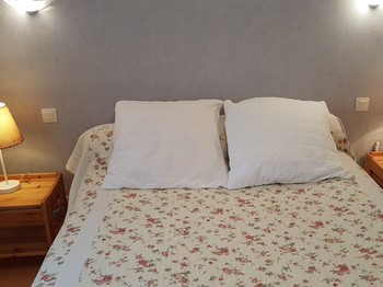 Chambre de plain pied pour 2 personnes (lit 140x190 cm)
Crédits photo : Clévacances 35