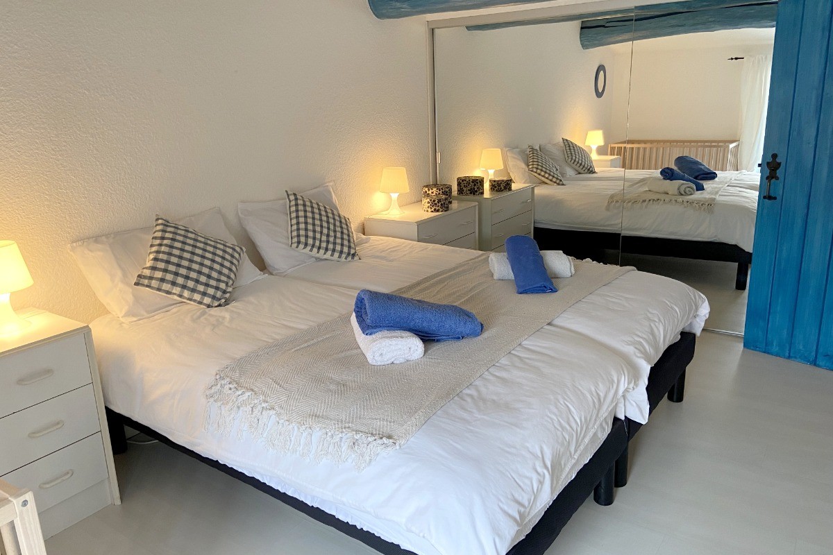 Chambre étage : 2 lits en 90