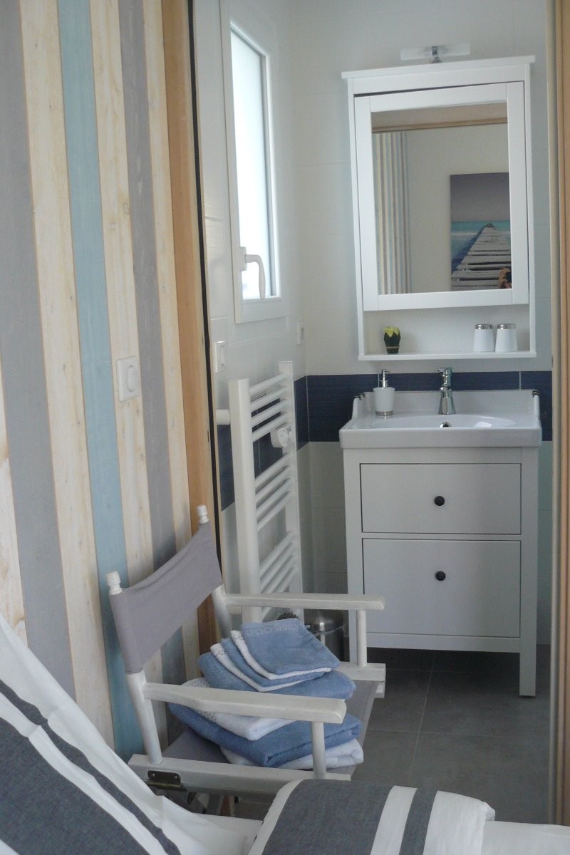 Vue sur la salle de bain chambre "Brest"