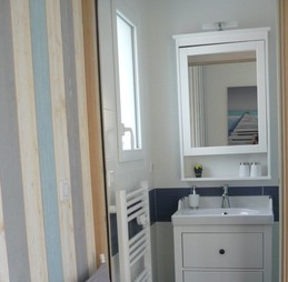 Vue sur la salle de bain chambre "Brest"