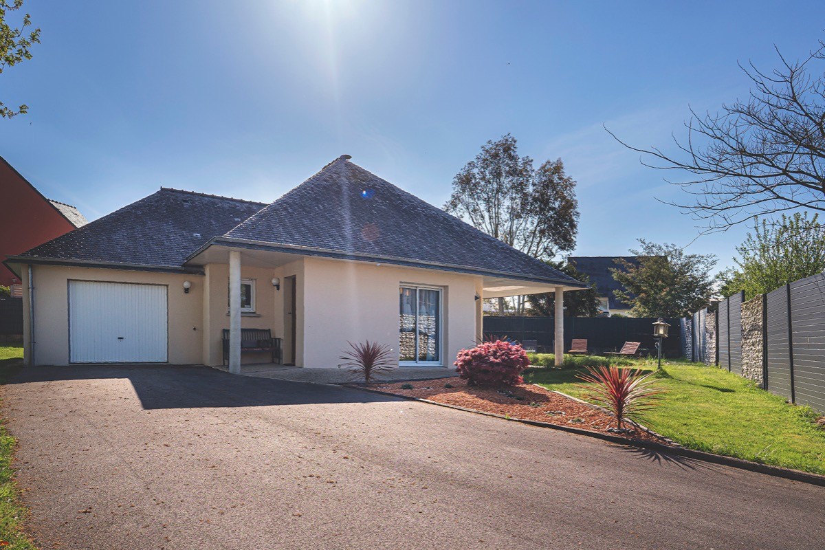 Villa contemporaine  toute de palin pied