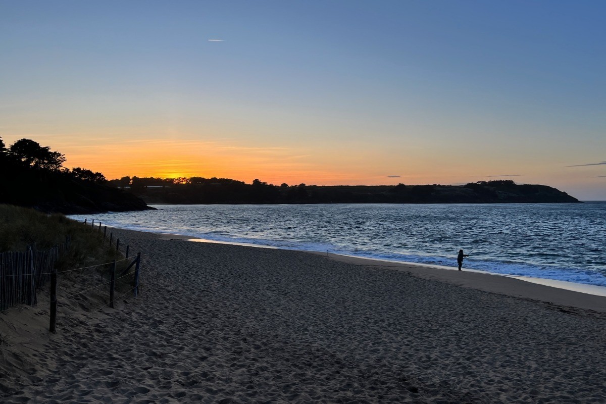 Sunset on La Touesse beach in Cancale, 5 minutes from the rental property.