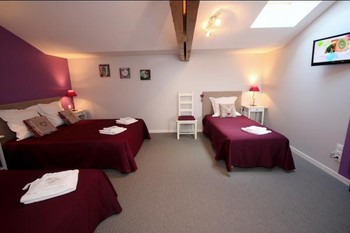 Boulevard des Belles Rencontres Spacious room