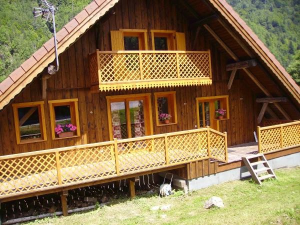 Le chalet vue de l’extérieur en été