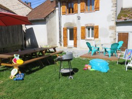 jardin clos et ensoleillé