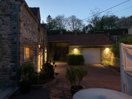 cour intérieur le soir