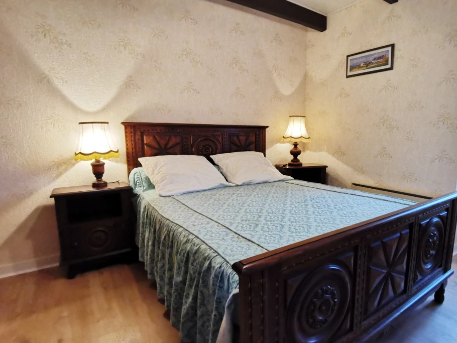 RDC: chambre 1 avec lit 140