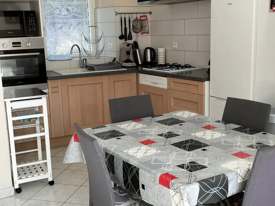 Cuisine aménagée+coin repas
