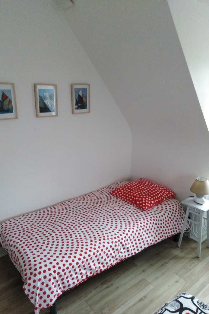 Chambre côté Mer avec un lit Queen Size et 1 lit simple