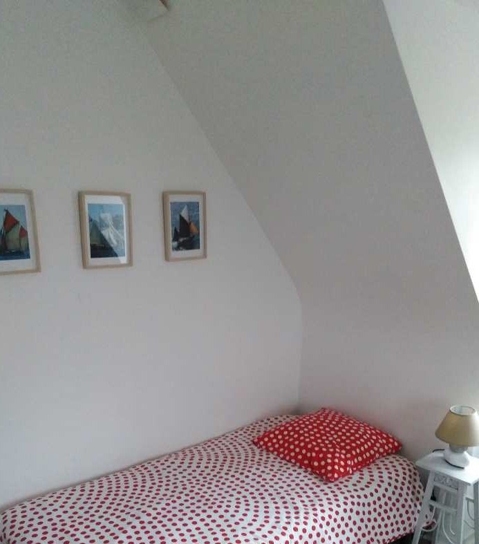 Chambre côté Mer avec un lit Queen Size et 1 lit simple