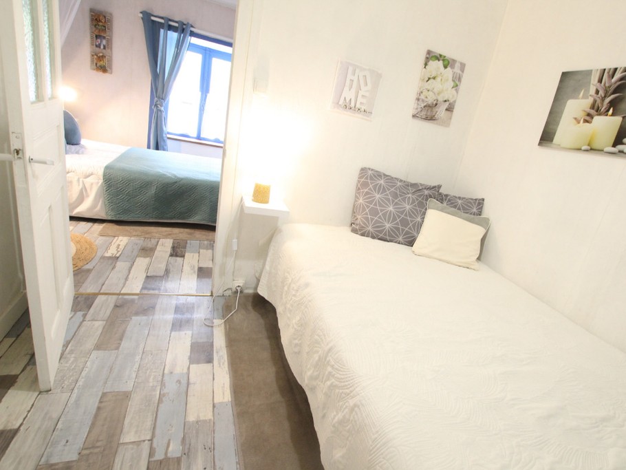 Alcôve à l'étage - communicante avec 2 autres chambres