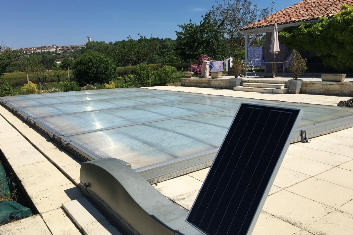 Piscine couverte avec vue sur Lectoure