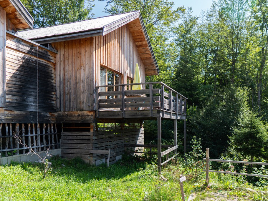 Terrasse et chalet hiver vue du jardin