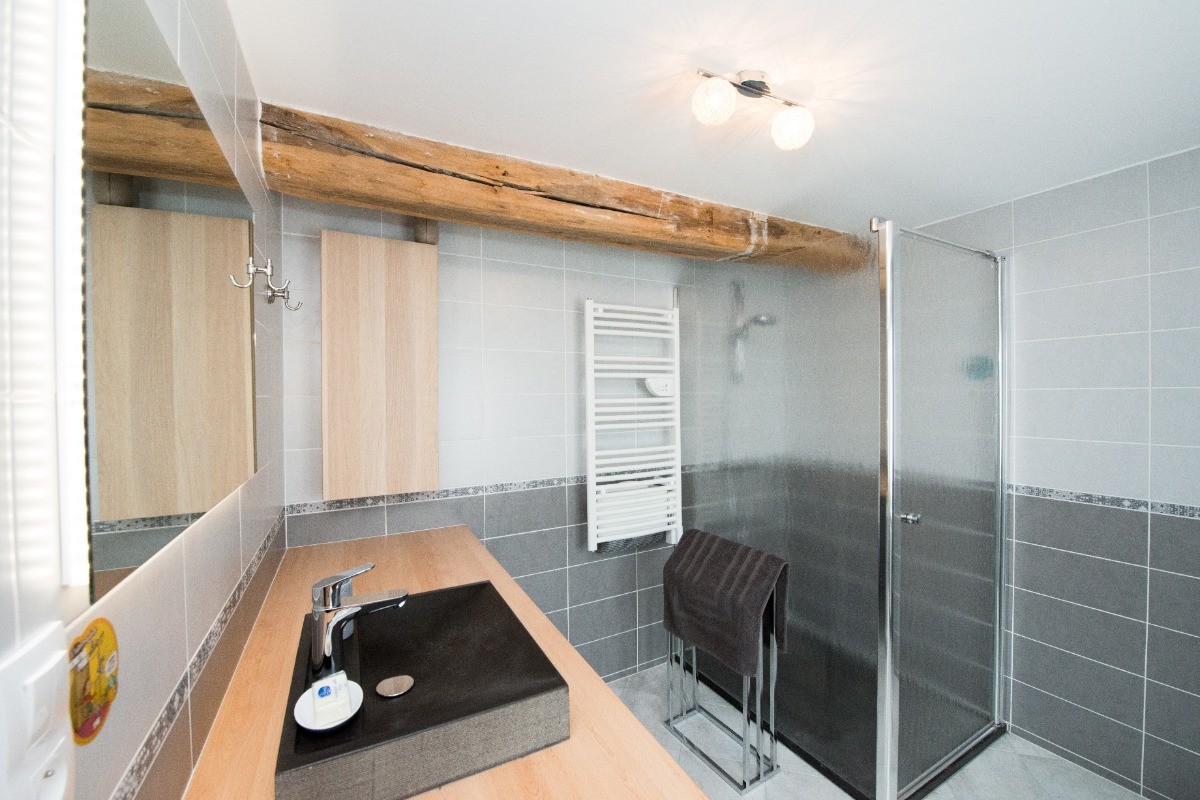 Salle d'eau avec WC