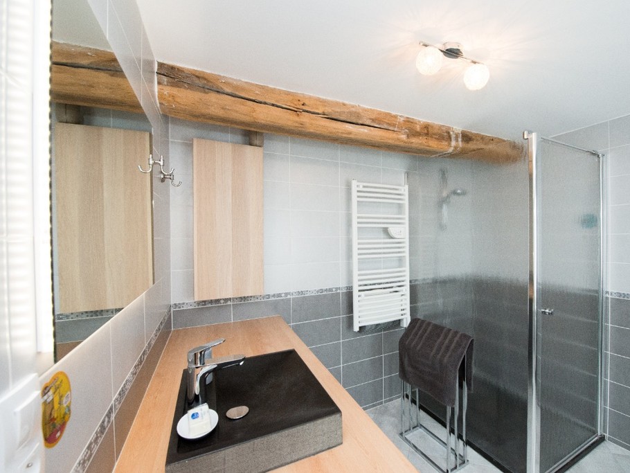 Salle d'eau avec WC