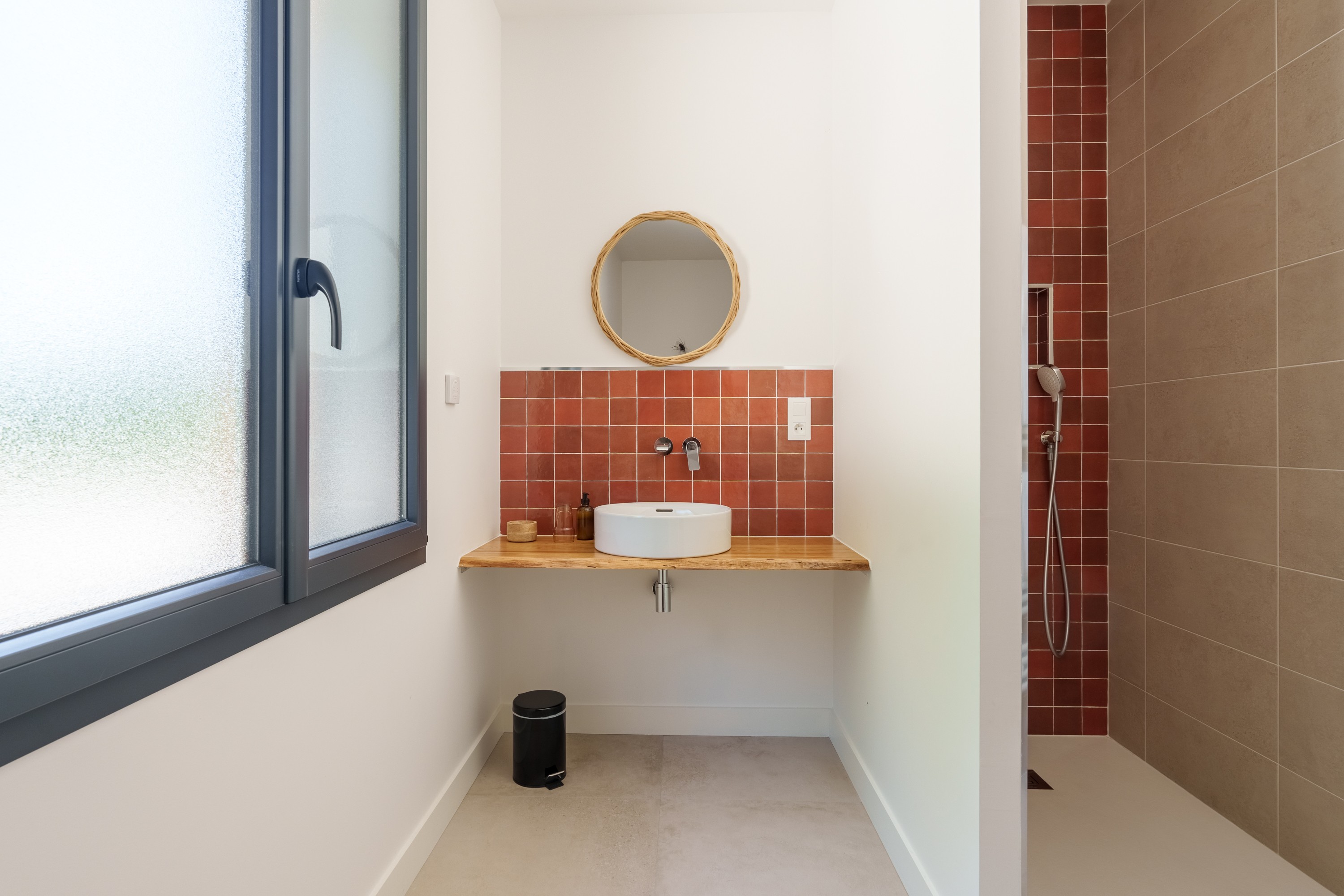 Chambre terracotta au rez-de-chaussée