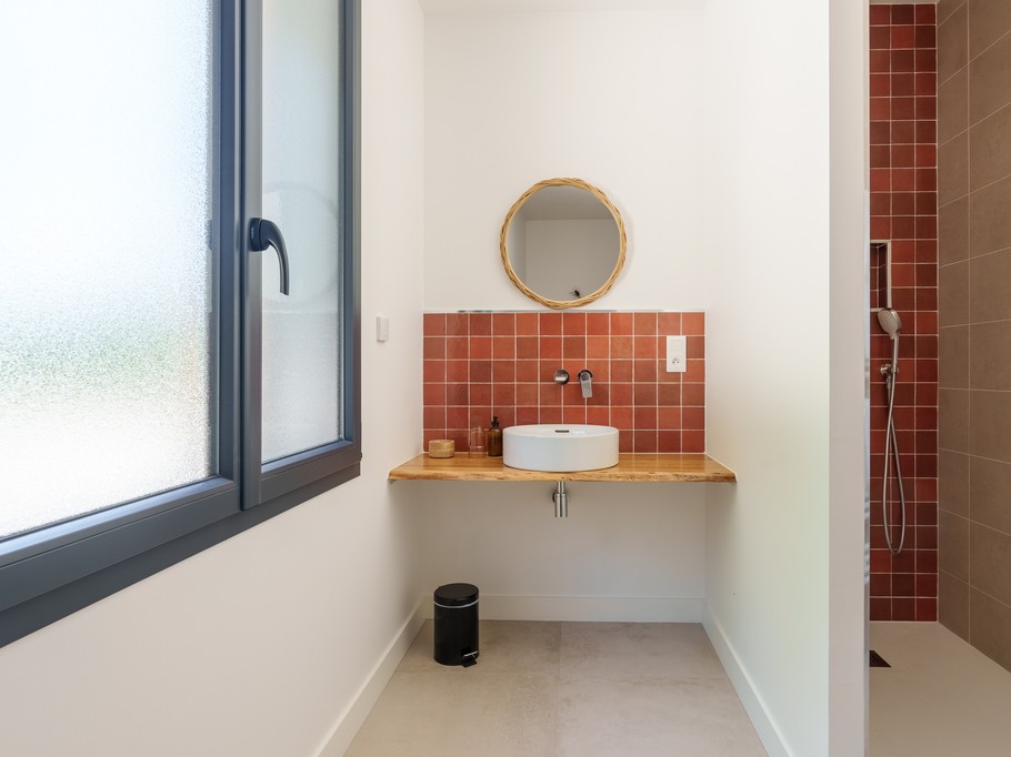 Chambre terracotta au rez-de-chaussée