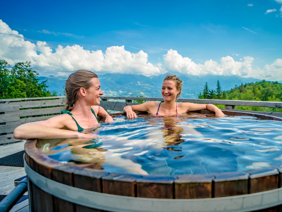 Evasion au Naturel - Balcon de Marcieu - SPA / Bains norvégiens - sur la terrasse de l'accueil - espace privatisé en supplément pour nos hôtes sur réservation par créneau de 1h -  col de Marcieu en Chartreuse
