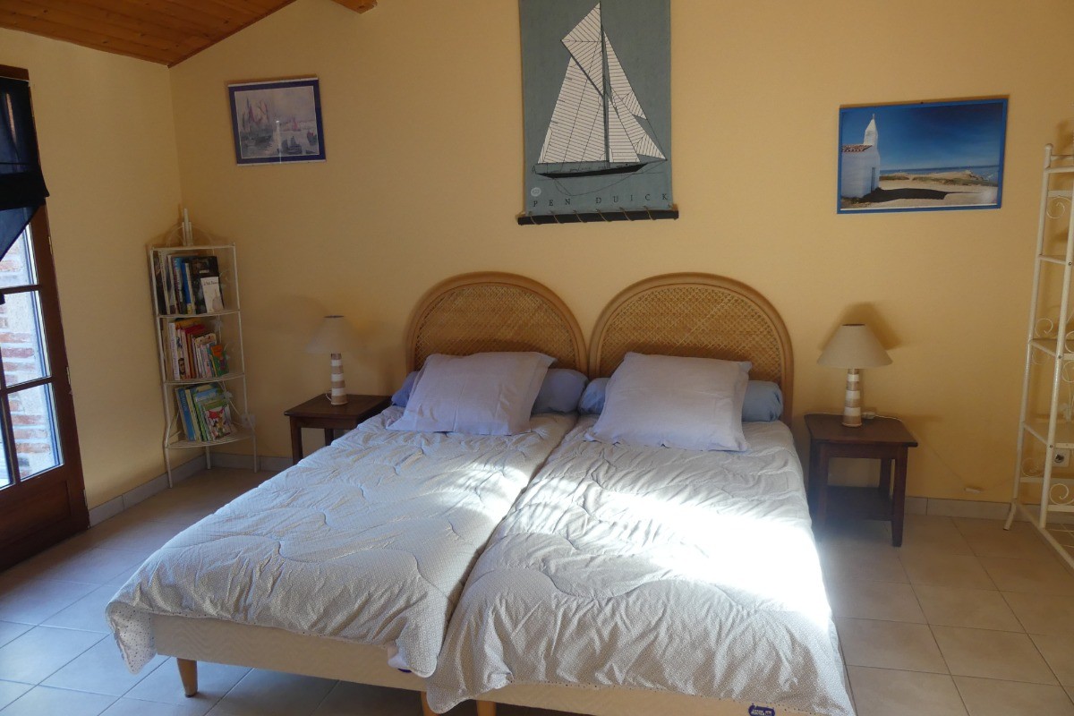 Chambre 2 avec 2 lits en 90
