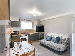 Cuisine ouverte sur salon/ séjour - Appartement RDC Aumontzey