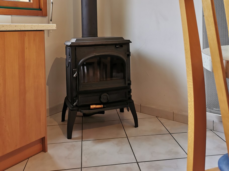 Poêle à bois dans le séjour