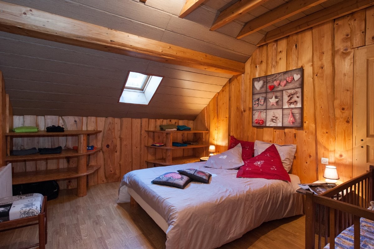 Chambre de 2 personnes avec lit bébé - Appartement La Tanière des copains à La Bresse