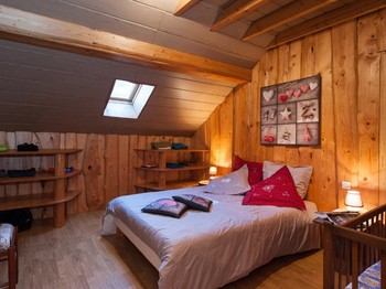 2 person bedroom with baby bed - Appartement La Tanière des copains à La Bresse