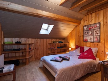 Chambre de 2 personnes avec lit bébé - Appartement La Tanière des copains à La Bresse