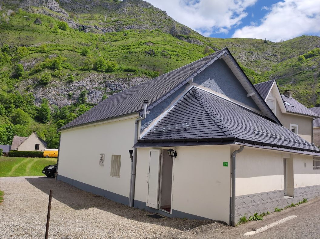 Entrance to small gîte with adjoining parking space