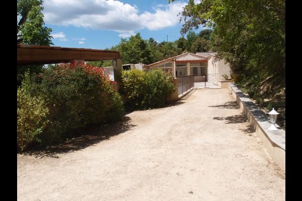 Jardin, et auvent à voitures - La Grangeonne 2 (Esparron, Verdon, Provence)