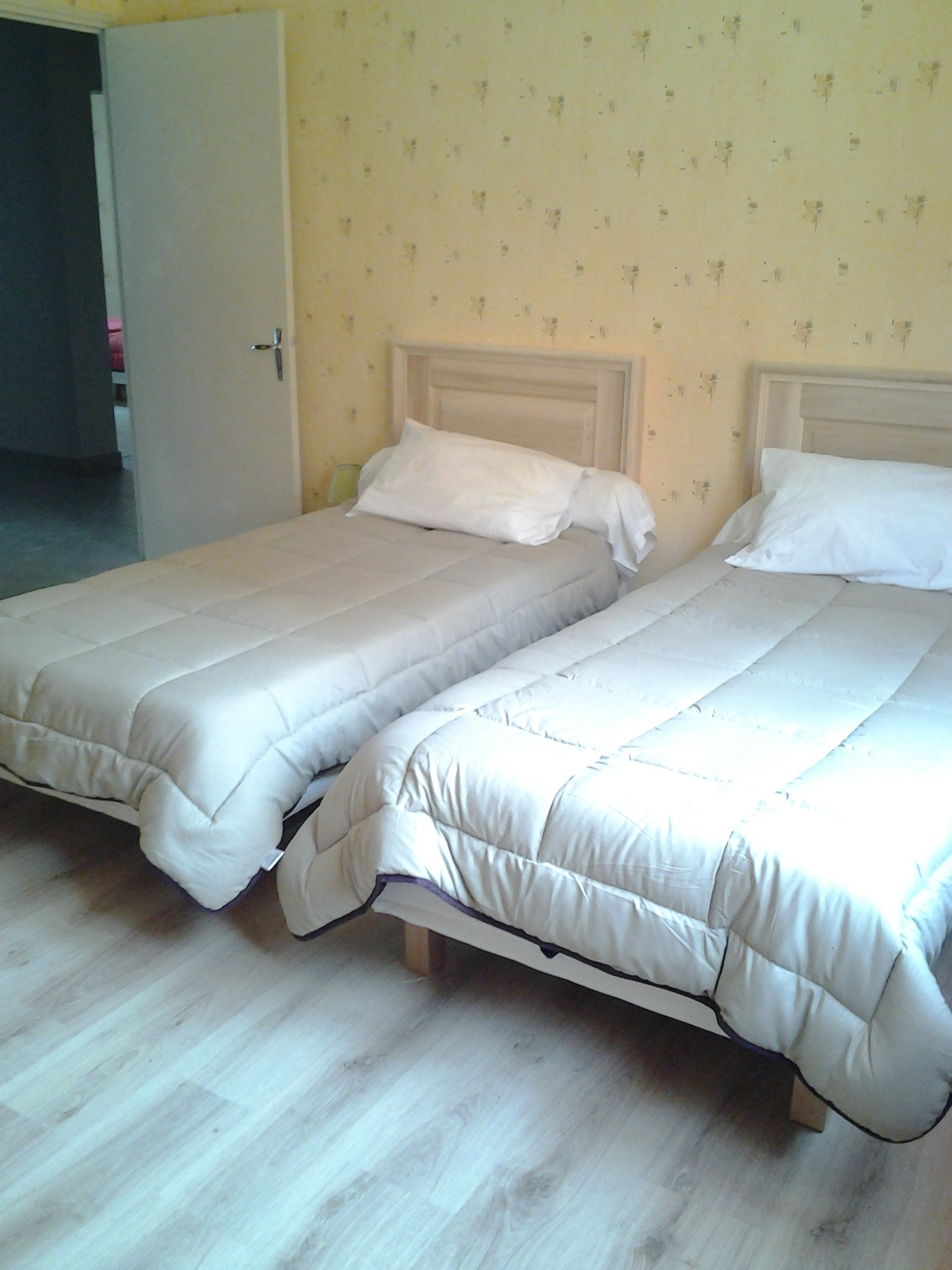 2ème chambre avec 2 lits simples 90
