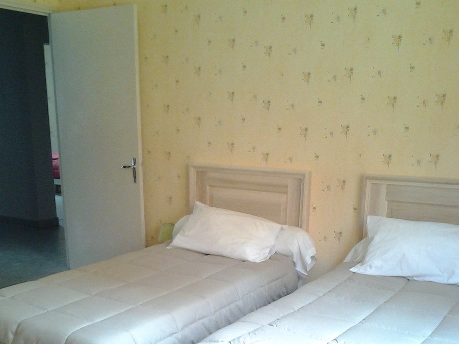 2ème chambre avec 2 lits simples 90