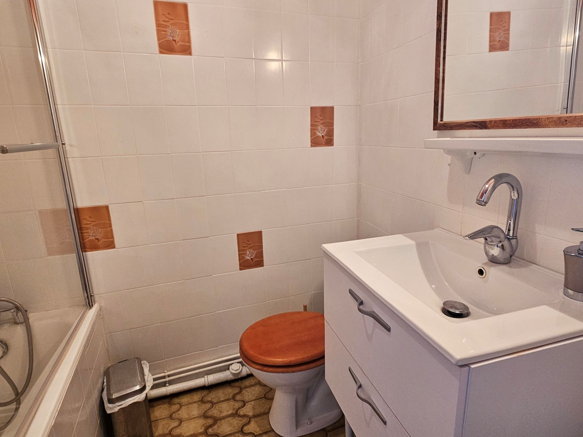 la salle de bain et le WC du 1er étage