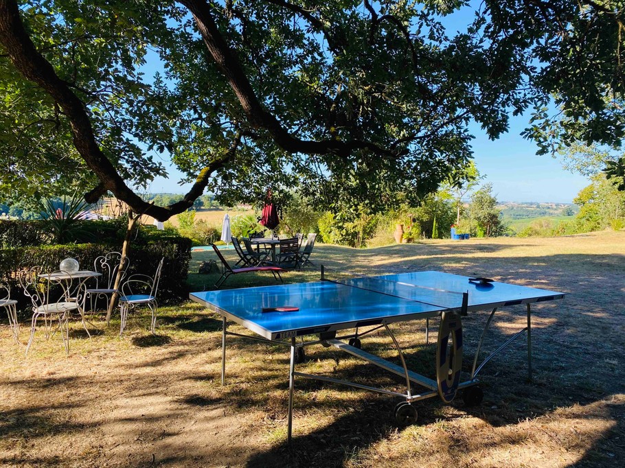 Tarn, Occitanie, ping pong au jardin