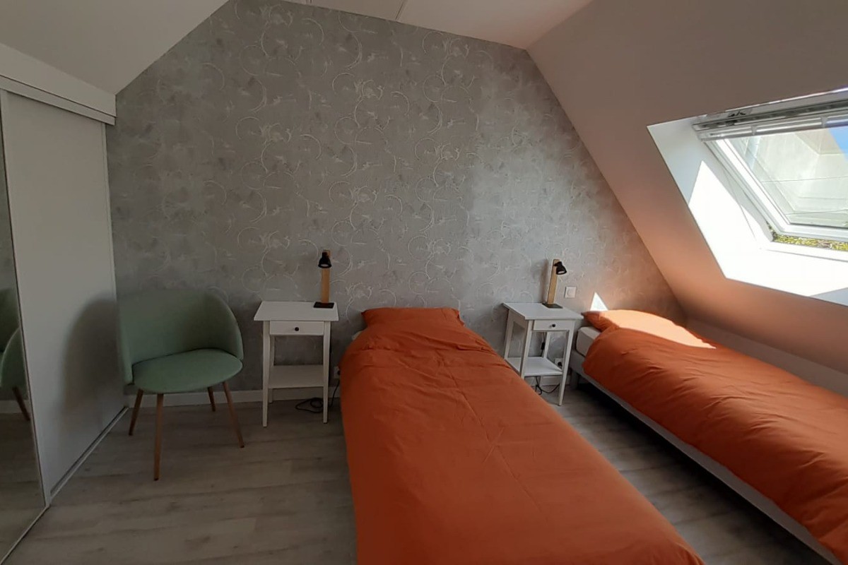 Etage : Chambre avec 2 lits 80