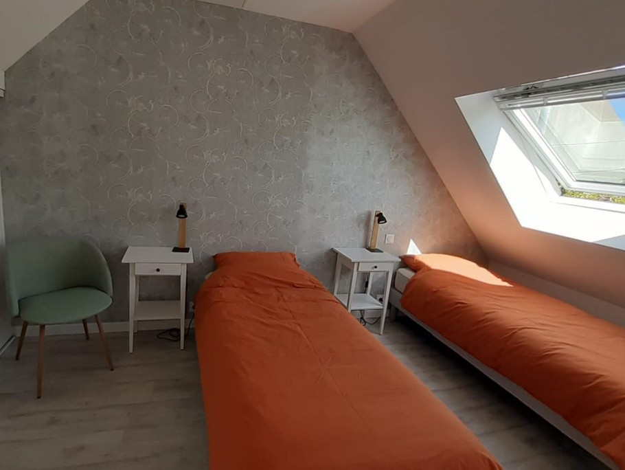 Etage : Chambre avec 2 lits 80