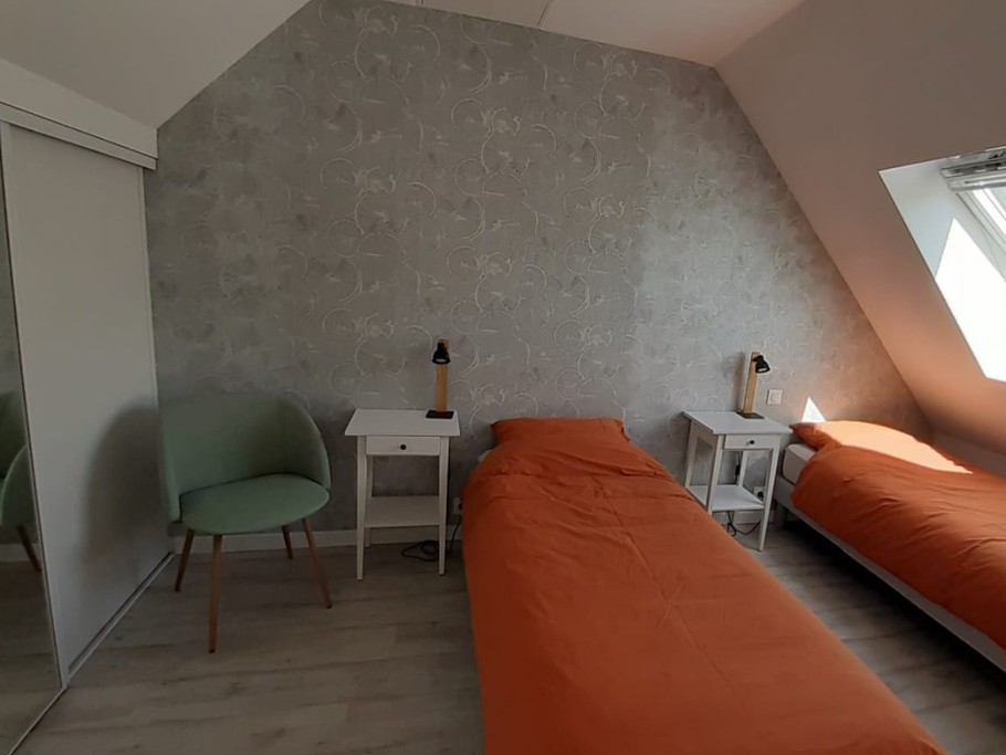 Etage : Chambre avec 2 lits 80