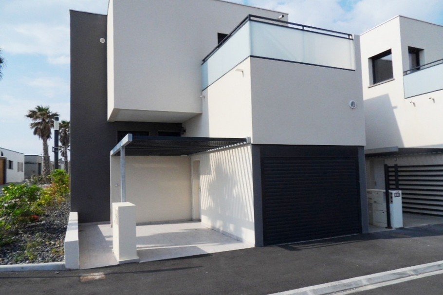 VILLA CONTEMPORAIRE TRES RECENTE