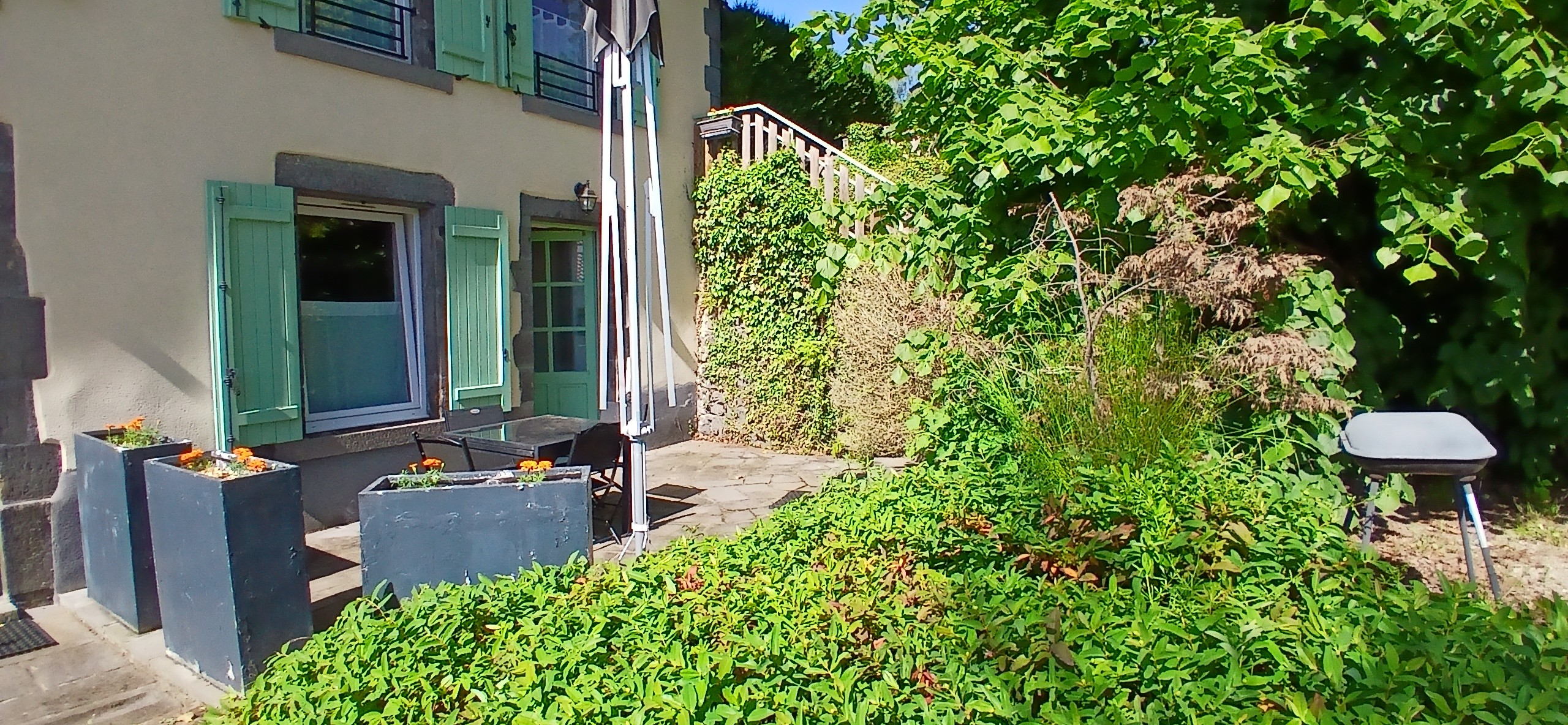 "Le Têtu" holiday cottage in Volvic: The Terrace