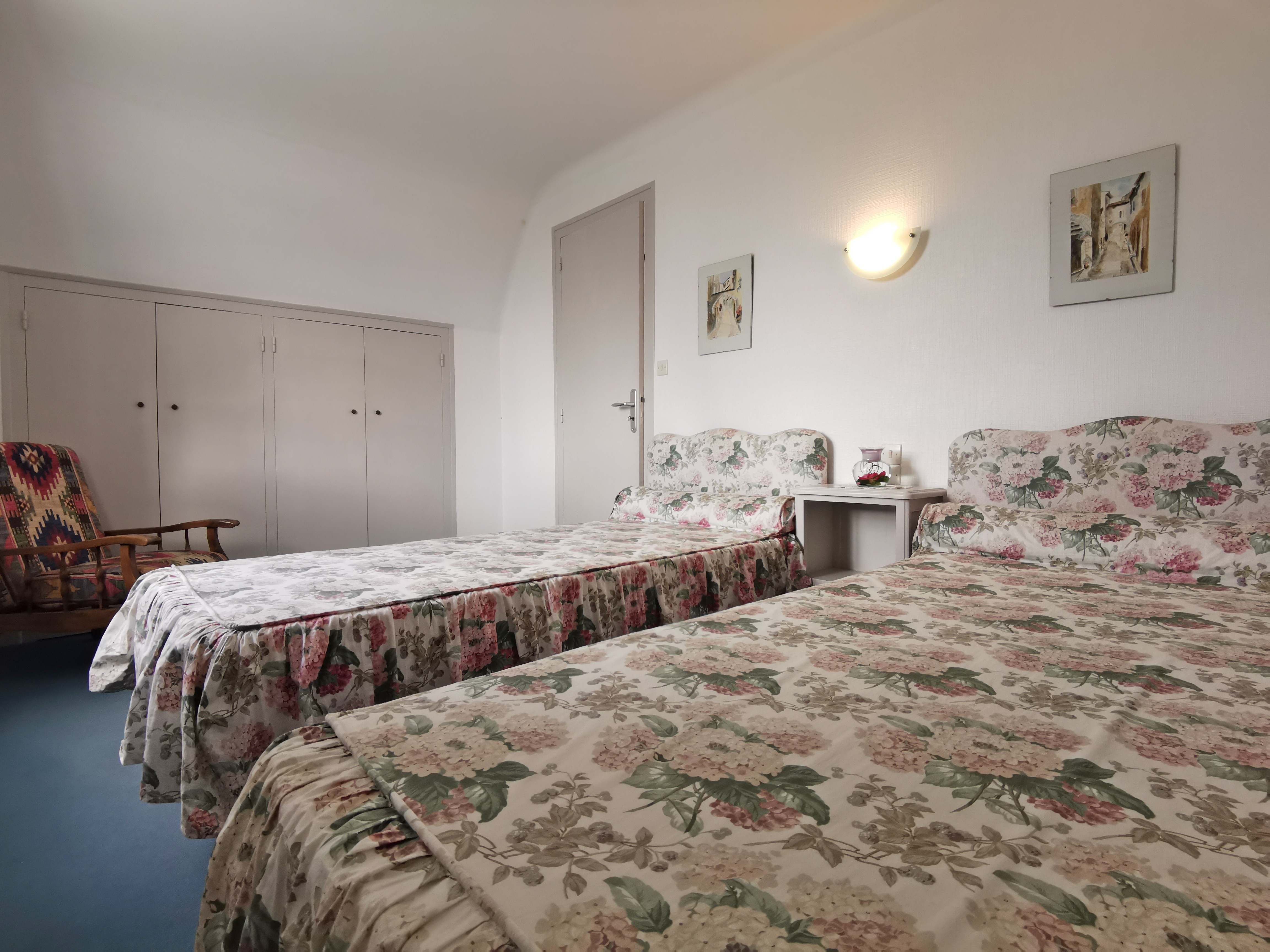First floor: Bedroom 2 with 2 single beds (90cm)