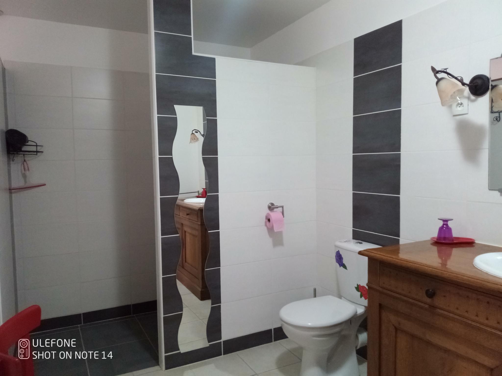 shower room, floral-themed bedroom