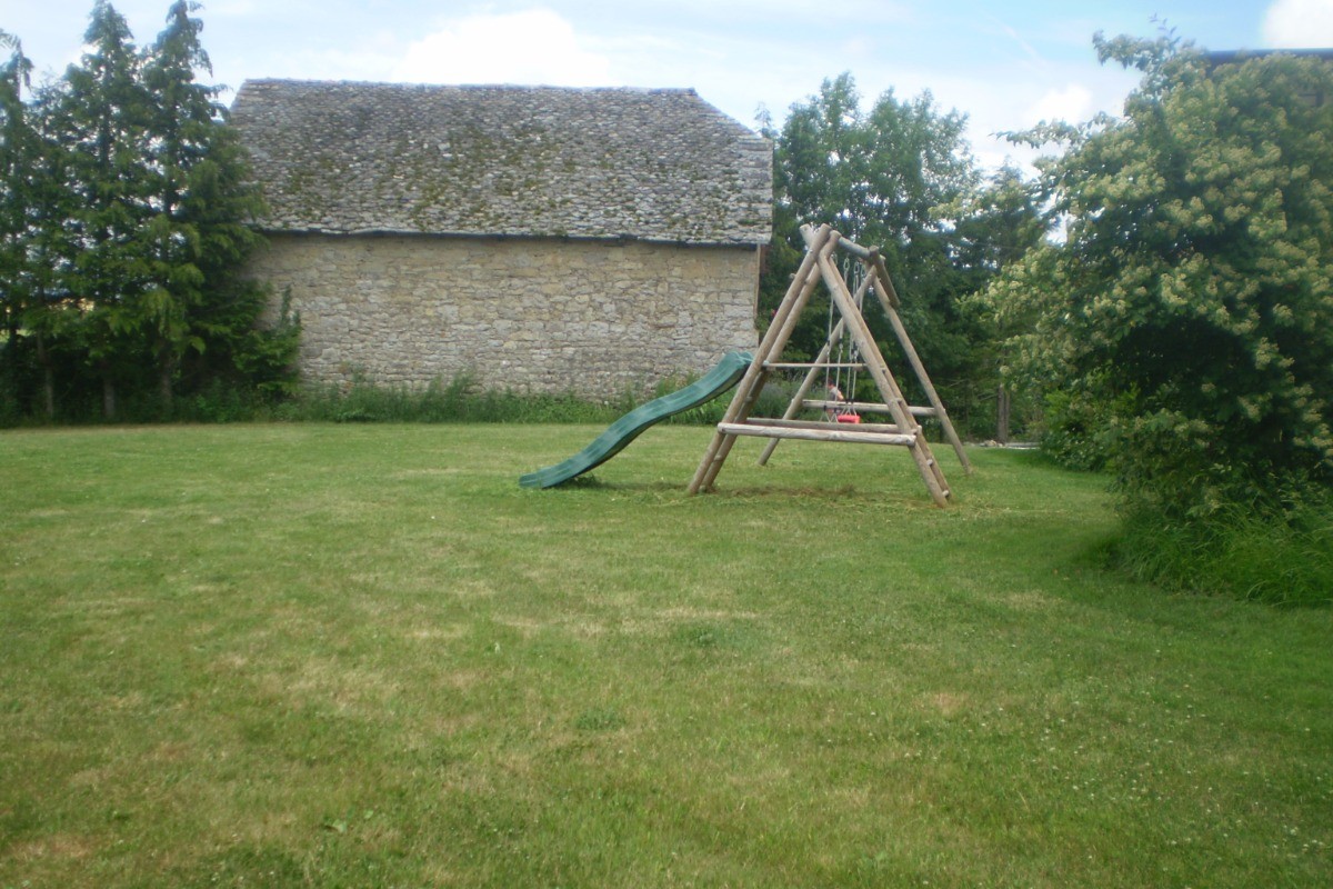 Terrain de jeux derriere le gite