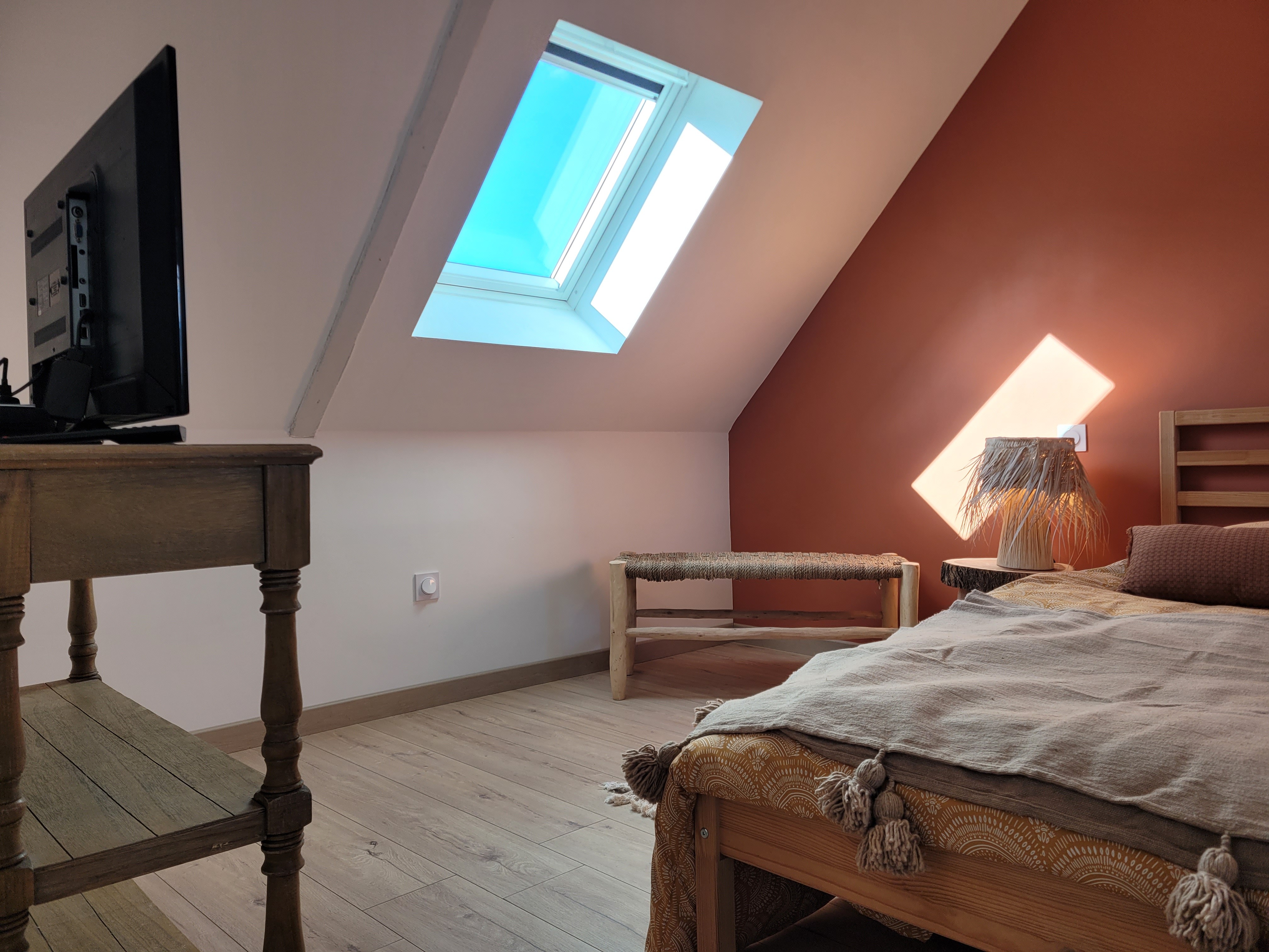 Location Ty Kermaudez, Clévacances, Paimpol, Chambre lit 160 étage droite