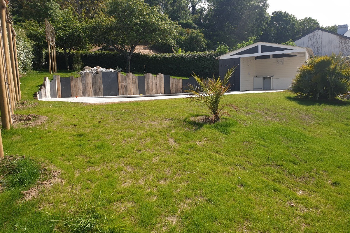 espace piscine extérieur - VILLA SUR JARDIN CLOS AVEC PISCINE