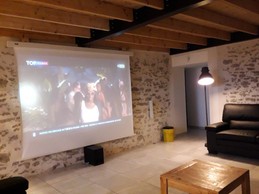 home cinéma dans pièce de vie