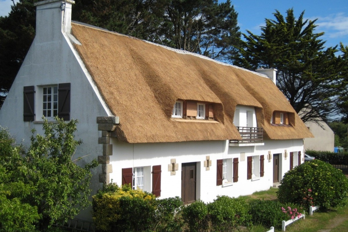 Thatched cottage for 4 people